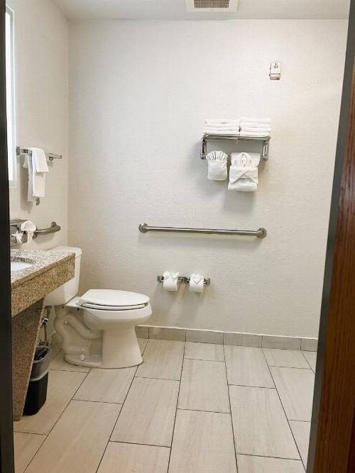 Sleep Inn & Suites Sheboygan I-43 - image 19