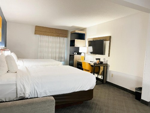 Sleep Inn & Suites Sheboygan I-43 - image 23