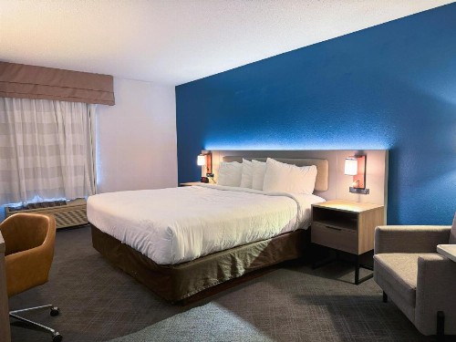 Sleep Inn & Suites Sheboygan I-43 - image 25