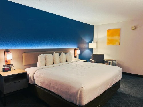 Sleep Inn & Suites Sheboygan I-43 - image 26