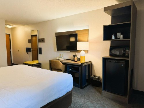 Sleep Inn & Suites Sheboygan I-43 - image 27