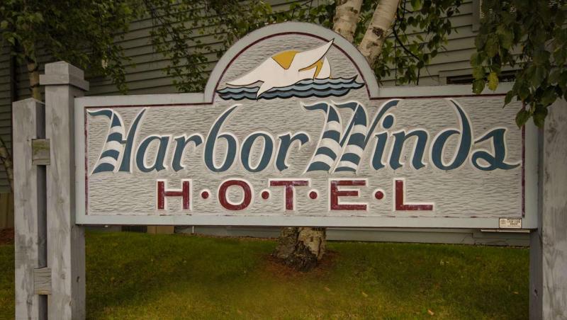 Harbor Winds Hotel - image 7
