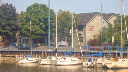 Harbor Winds Hotel - image 8