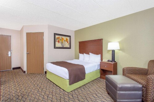 AmericInn by Wyndham Sheboygan - image 13
