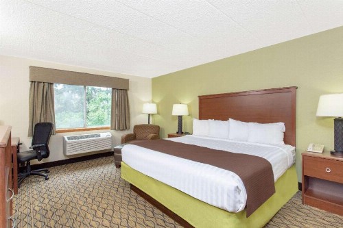 AmericInn by Wyndham Sheboygan - image 16