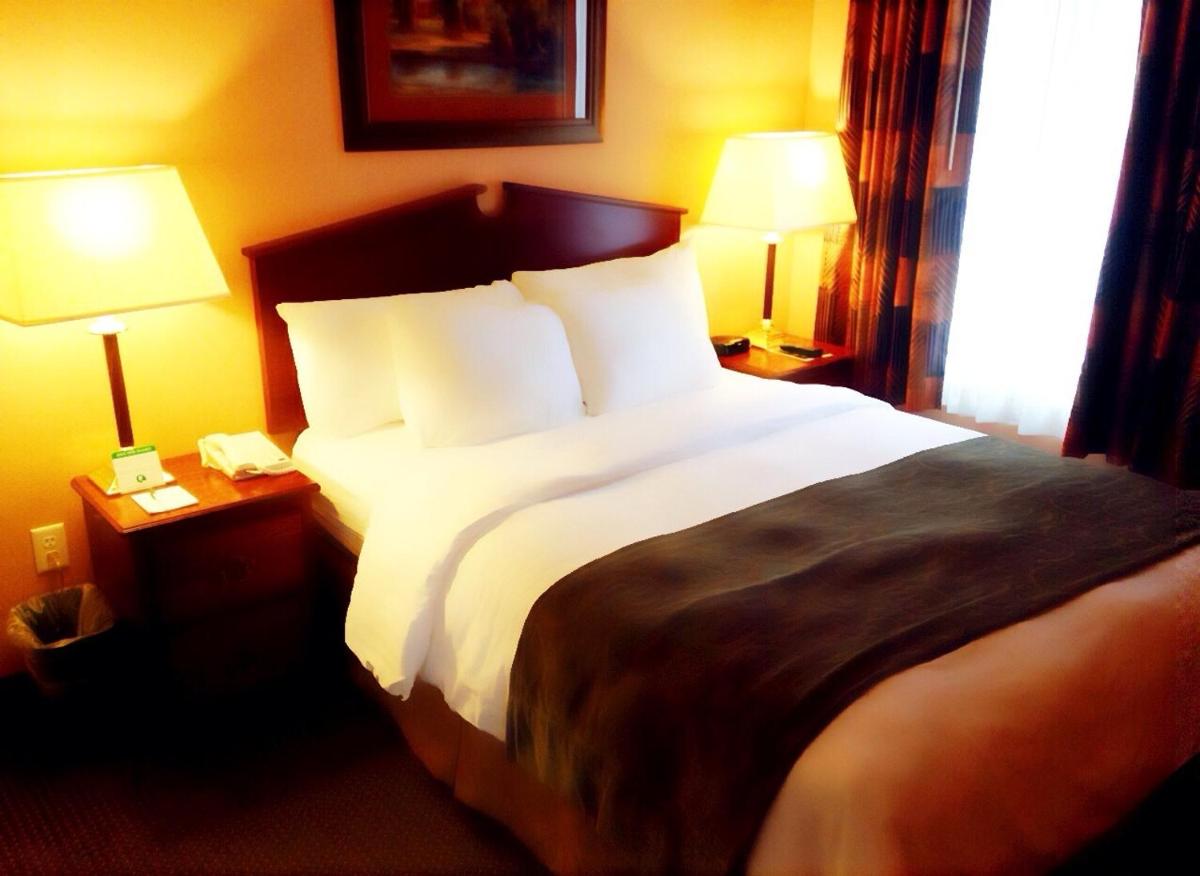 GrandStay Hotel & Suites Downtown Sheboygan - image 7
