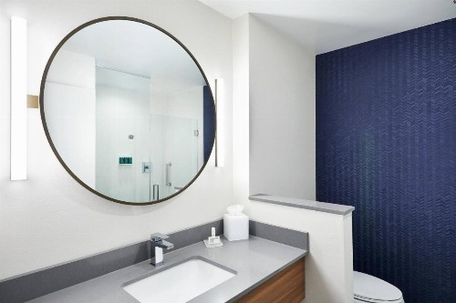 Fairfield Inn & Suites Sheboygan - image 9