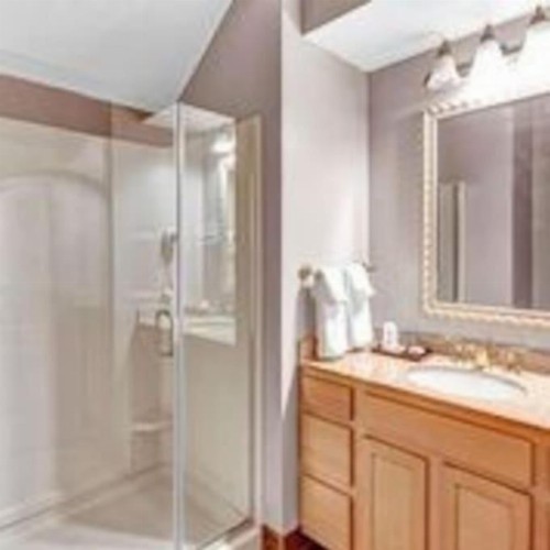 4 Bedroom Lakefront Condo - image 3