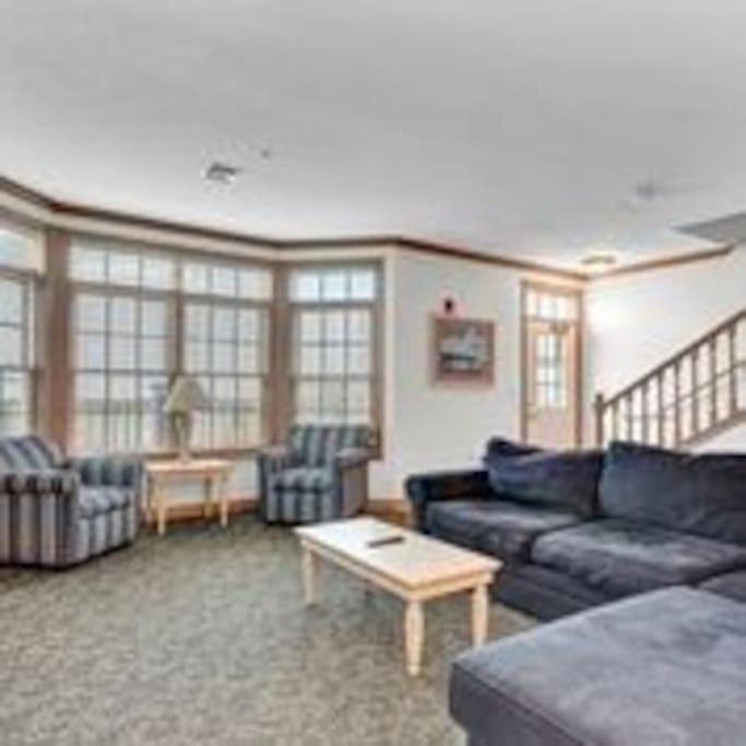 4 Bedroom Lakefront Condo - image 6
