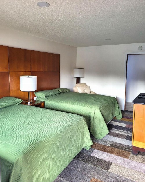 Shelton Inn - image 13