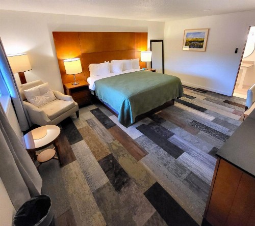 Shelton Inn - image 15