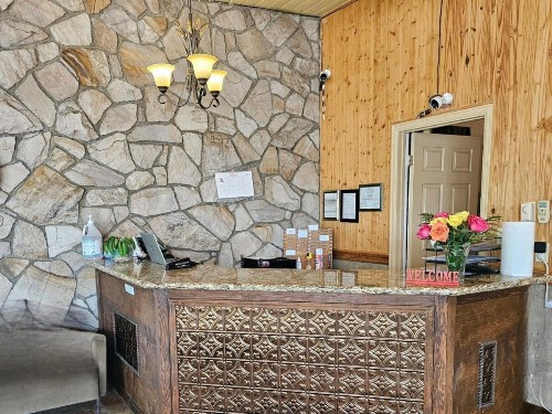 Shelton Inn - image 2