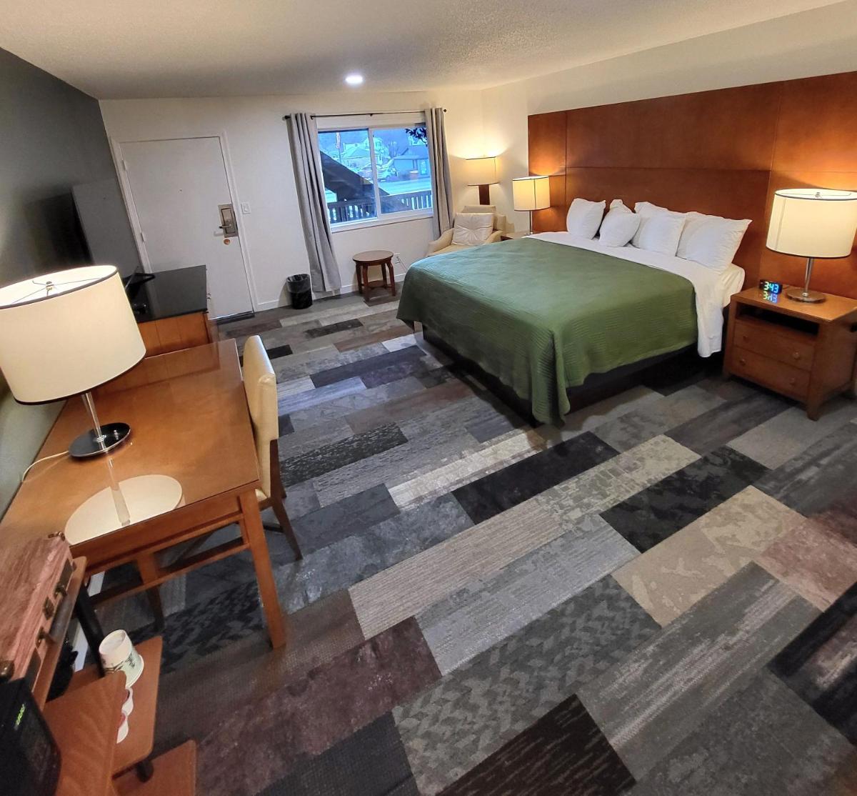 Shelton Inn - image 5