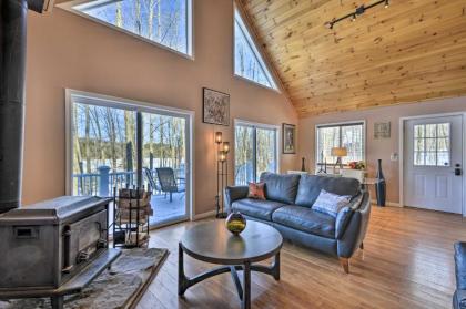 Hidden Lakefront Retreat Fire Pit and Fishing Dock!