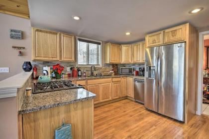 Hidden Lakefront Retreat Fire Pit and Fishing Dock! - image 2