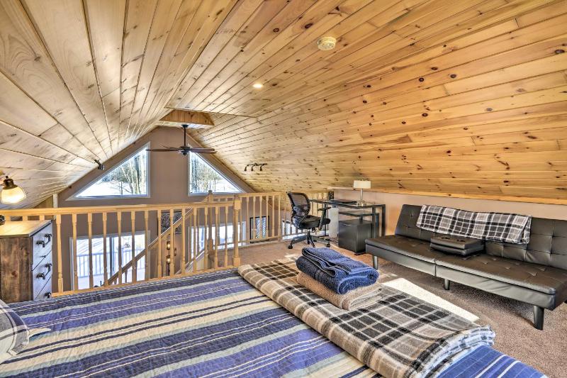 Hidden Lakefront Retreat Fire Pit and Fishing Dock! - image 6