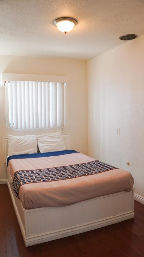 777 Motor Inn - image 12