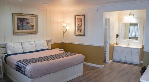 777 Motor Inn - image 13