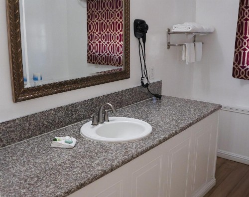 777 Motor Inn - image 15