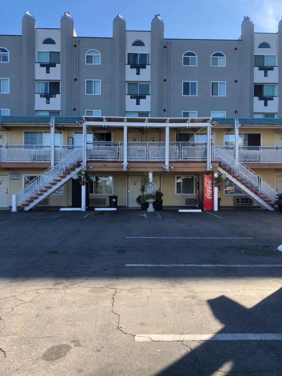 777 Motor Inn - image 3