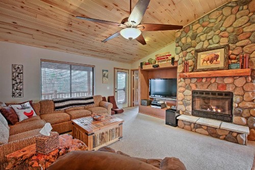 Rosies Retreat Show Low Family-Friendly Cabin!