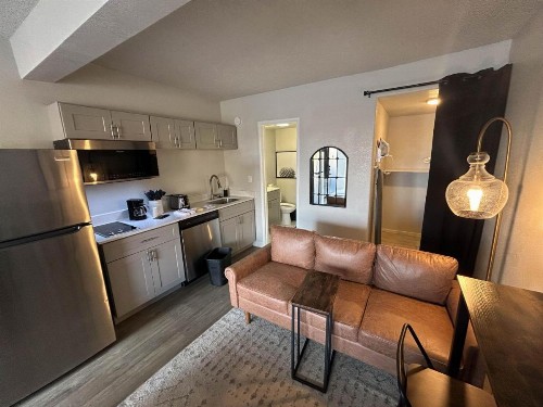 Desert Inn - image 14