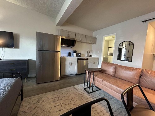 Desert Inn - image 15