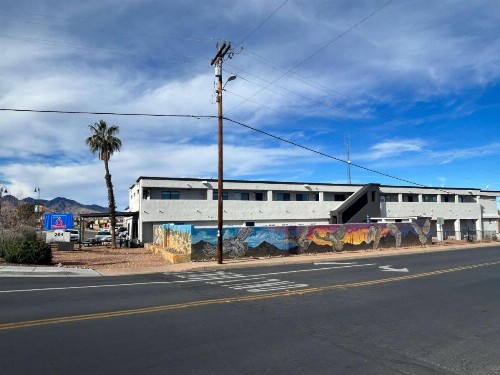 Desert Inn - image 16