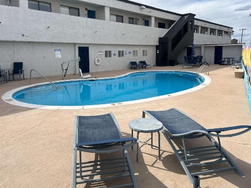 Desert Inn - image 2