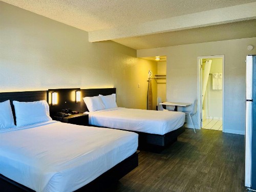 Desert Inn - image 23