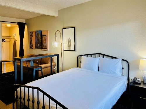Desert Inn - image 28