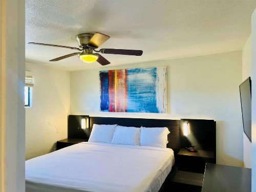 Desert Inn - image 29