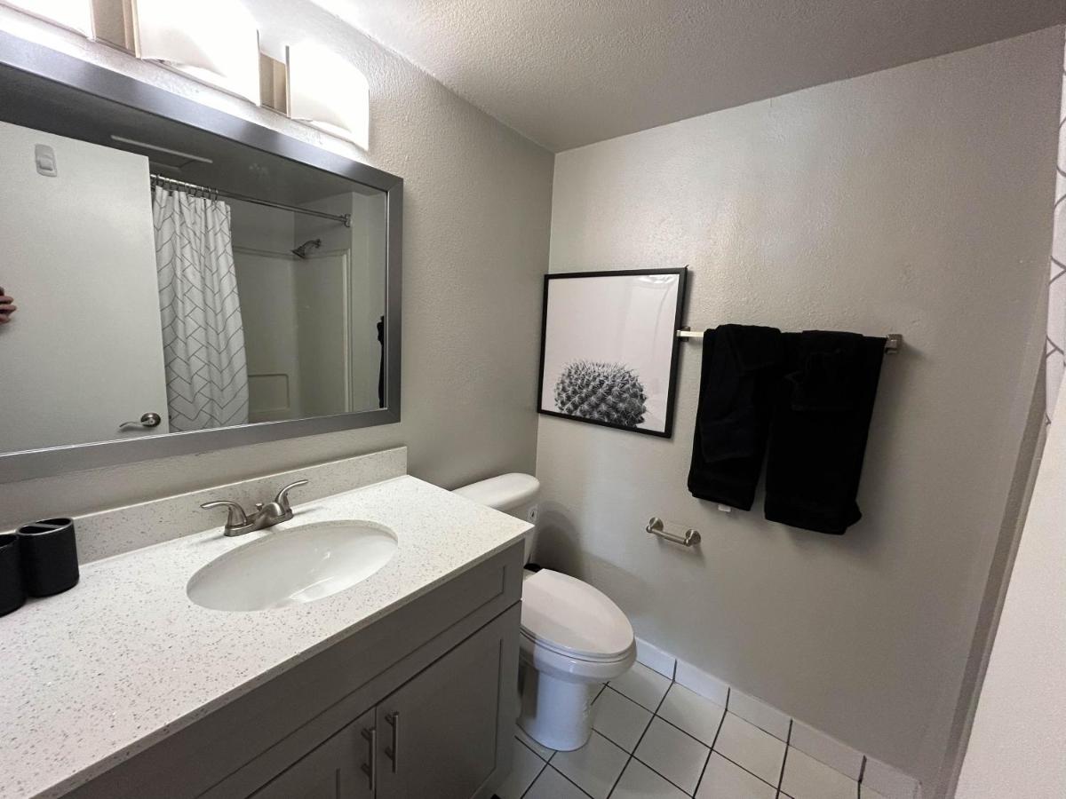 Desert Inn - image 3