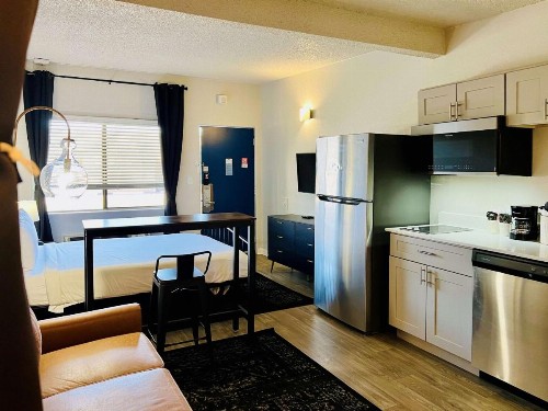 Desert Inn - image 5