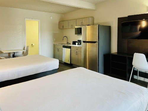 Desert Inn - image 7