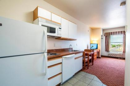 The Vistas 305 Modern double studio with full kitchen