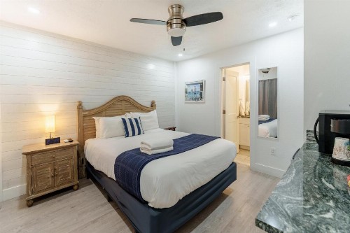 Siesta Key Beach Resort and Suites Tiki & Pool - image 25