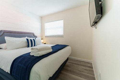 Siesta Key Beach Resort and Suites Tiki & Pool - image 38