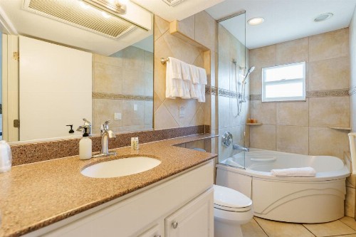 Siesta Key Beach Resort and Suites Tiki & Pool - image 45