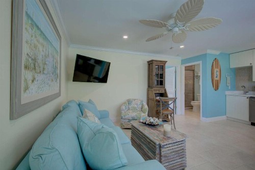 LuLu's Key House Green 1/1 Upstairs - image 8