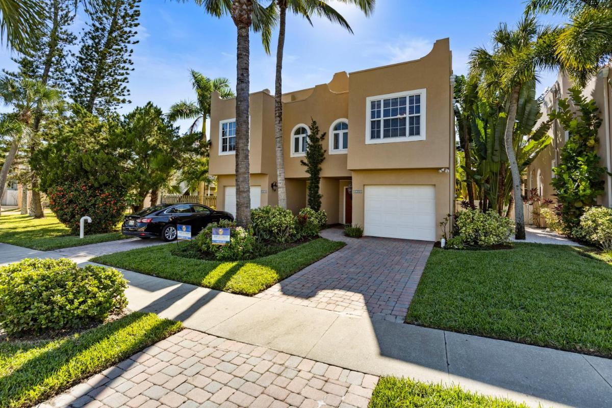 Siesta Avenida Townhome 5208 - main image