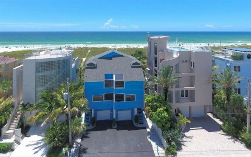 Beach Front and Walking Distance to Village - image 19