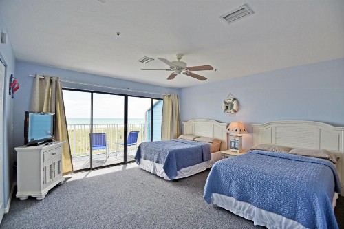 Beach Front and Walking Distance to Village - image 23
