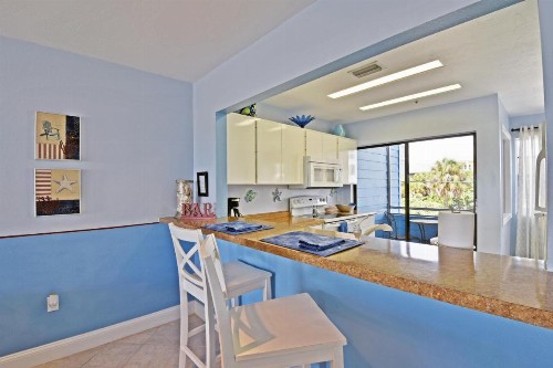 Beach Front and Walking Distance to Village - image 34