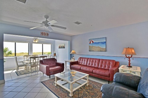 Beach Front and Walking Distance to Village - image 37