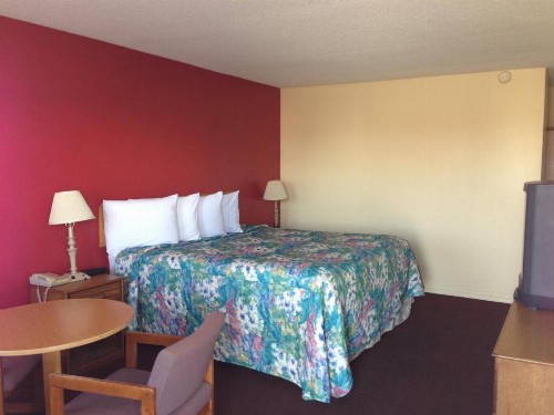 Super 7 Inn-Siloam Springs - image 10