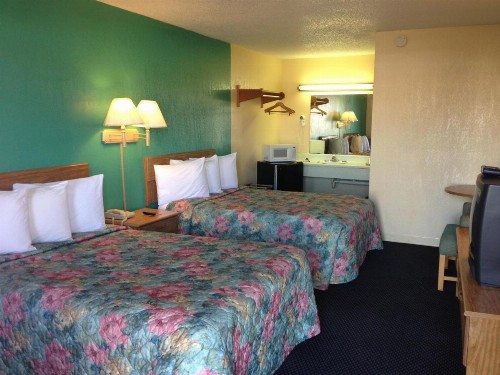 Super 7 Inn-Siloam Springs - image 2