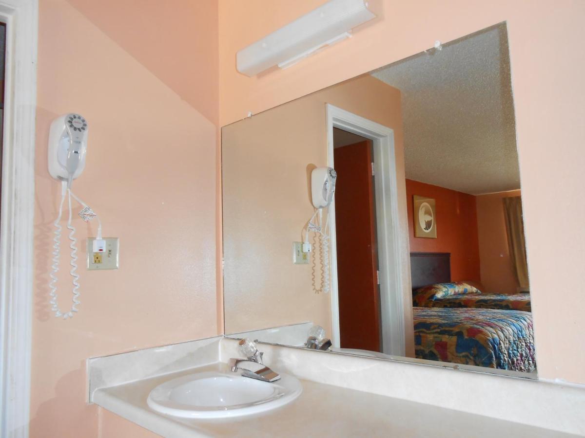 Budget Inn and Suites Siloam Springs - image 4