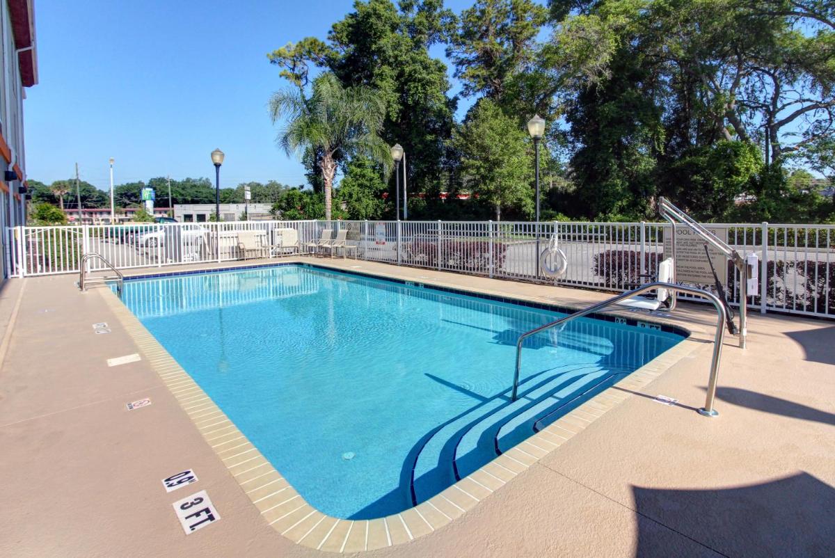 Holiday Inn Express Silver Springs - Ocala an IHG Hotel - image 2