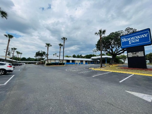 Rodeway Inn - image 10
